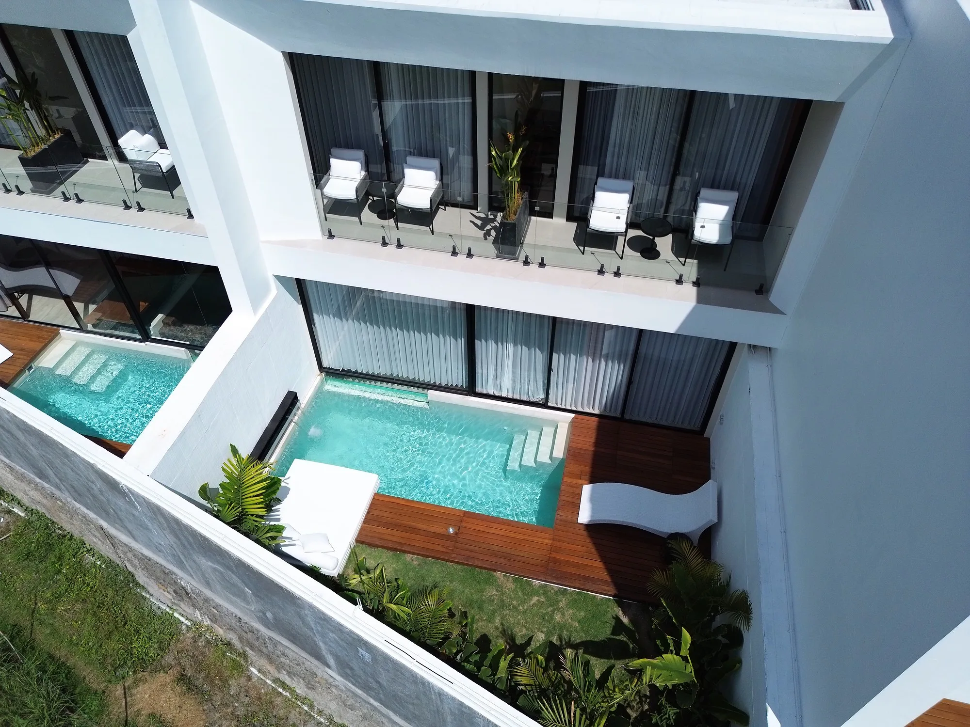 The terraces and pools of a block from above