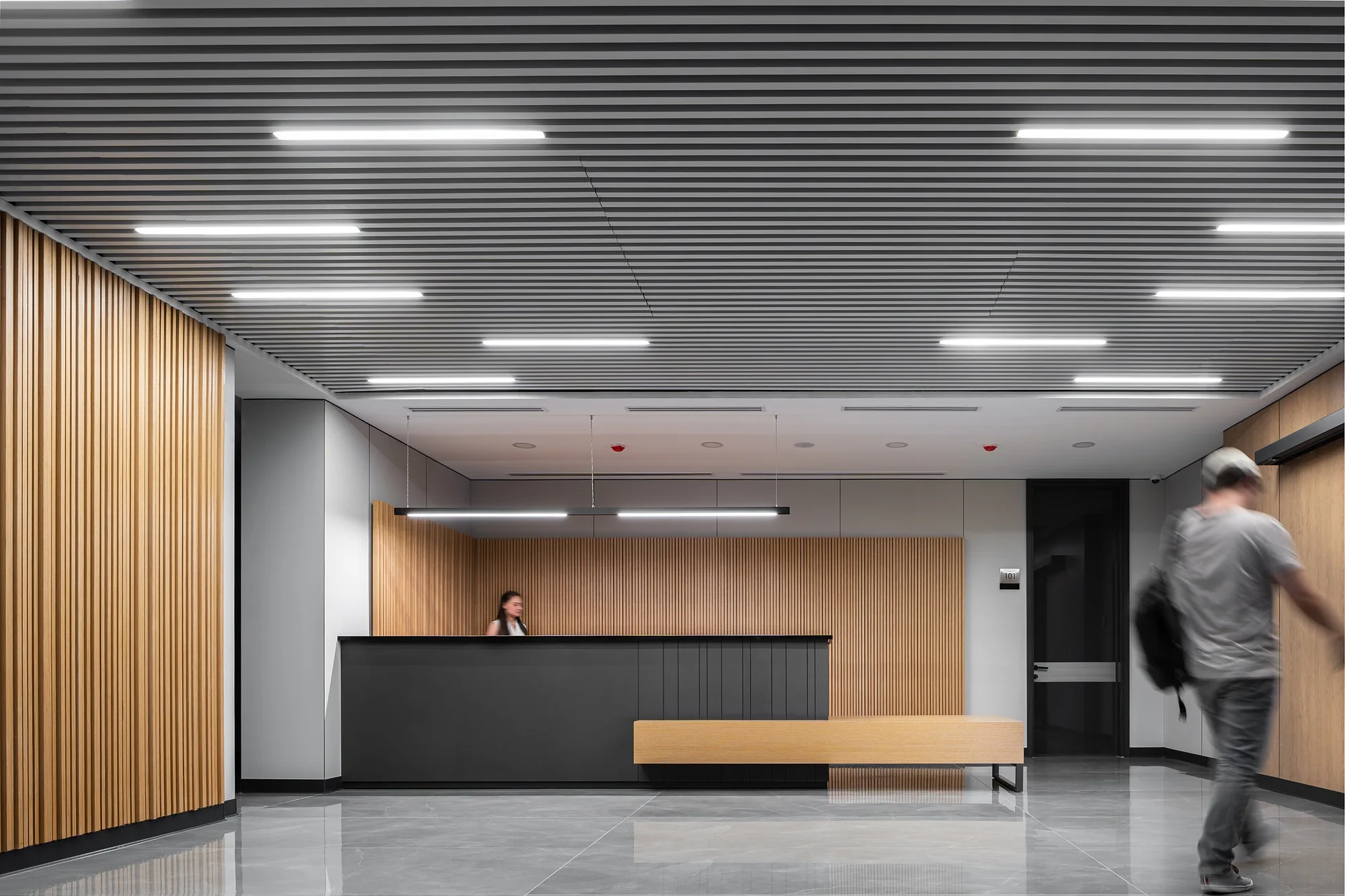 Reception of the business centre in Tashkent: desk and timber-slat walls, SAD architecture studio