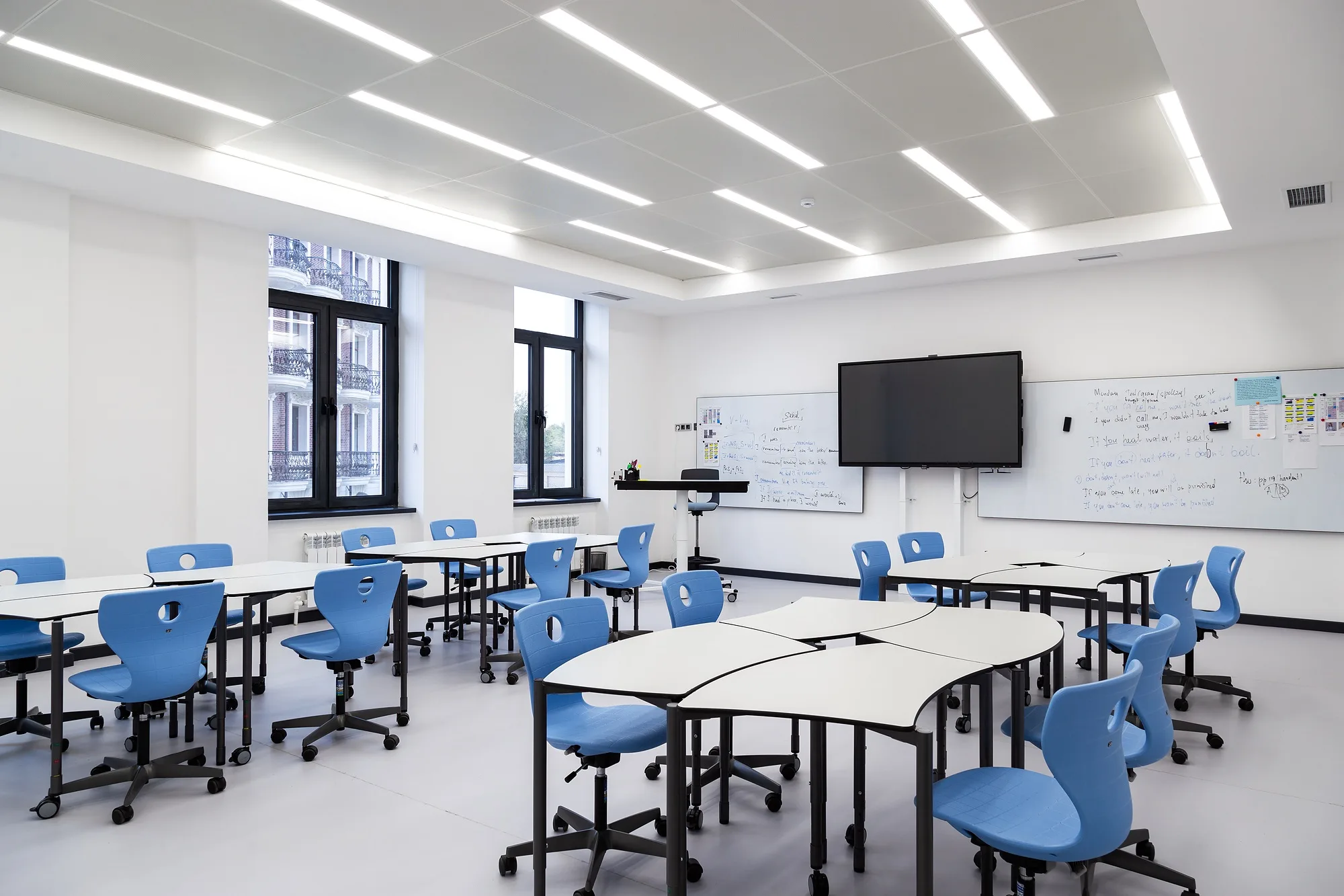 A teaching room with projector and group seating
