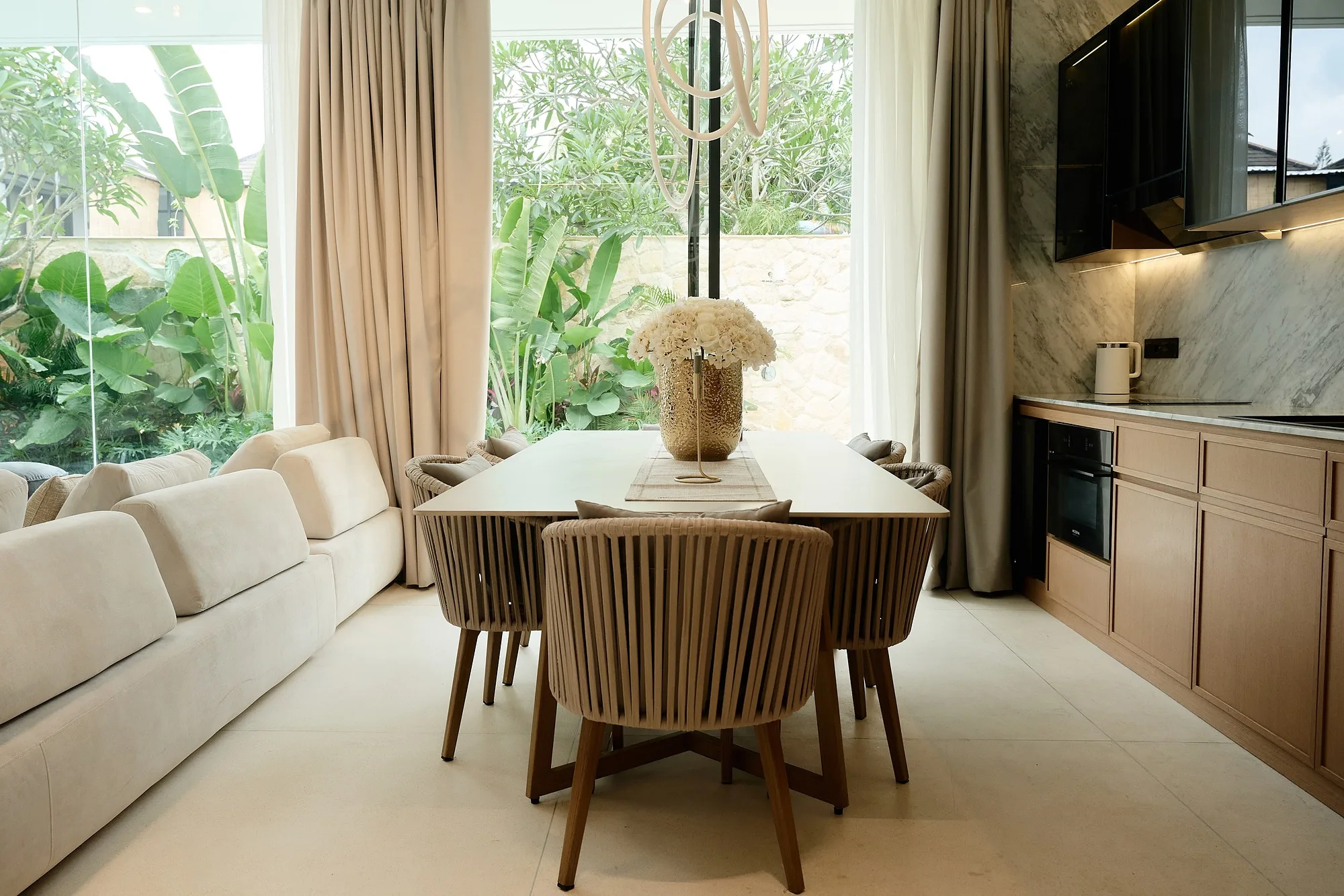 The dining area by the full-height glazing facing the garden