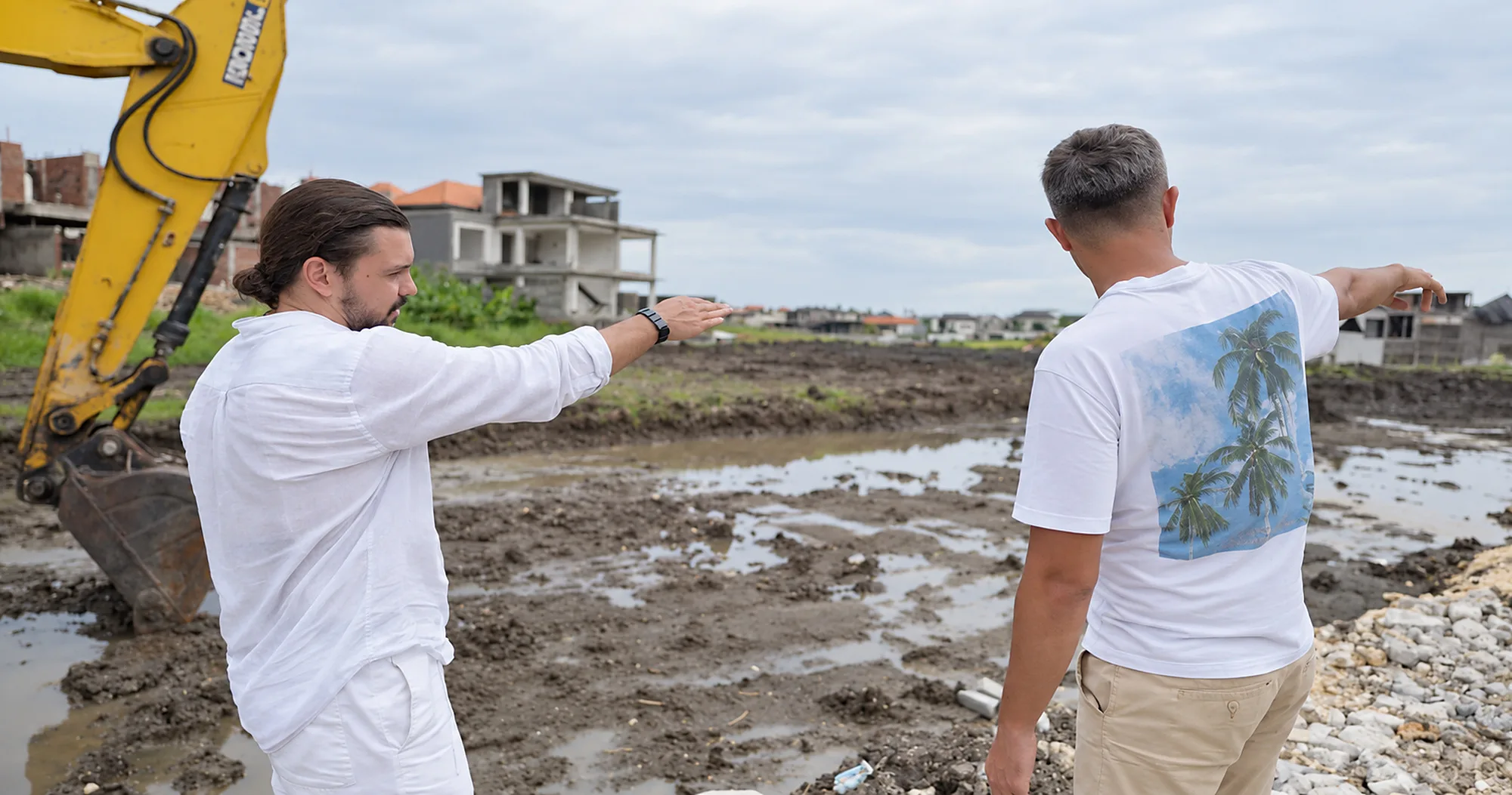 Design supervision on site: SAD architects discussing progress at the excavation