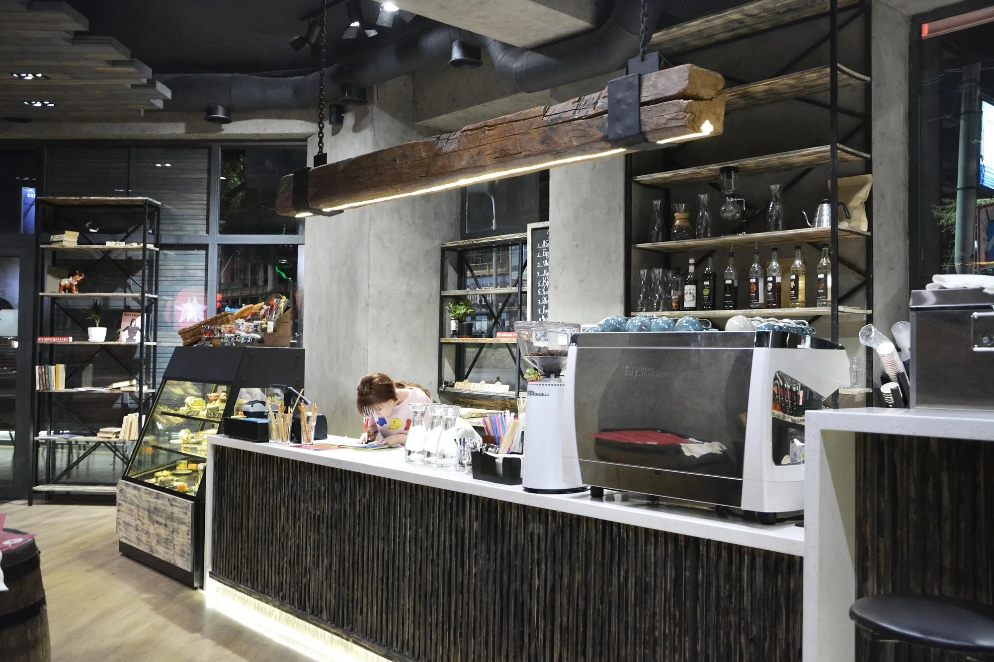 TIM'S Coffee & Roastery in Tashkent: the bar and the pastry display — SAD studio
