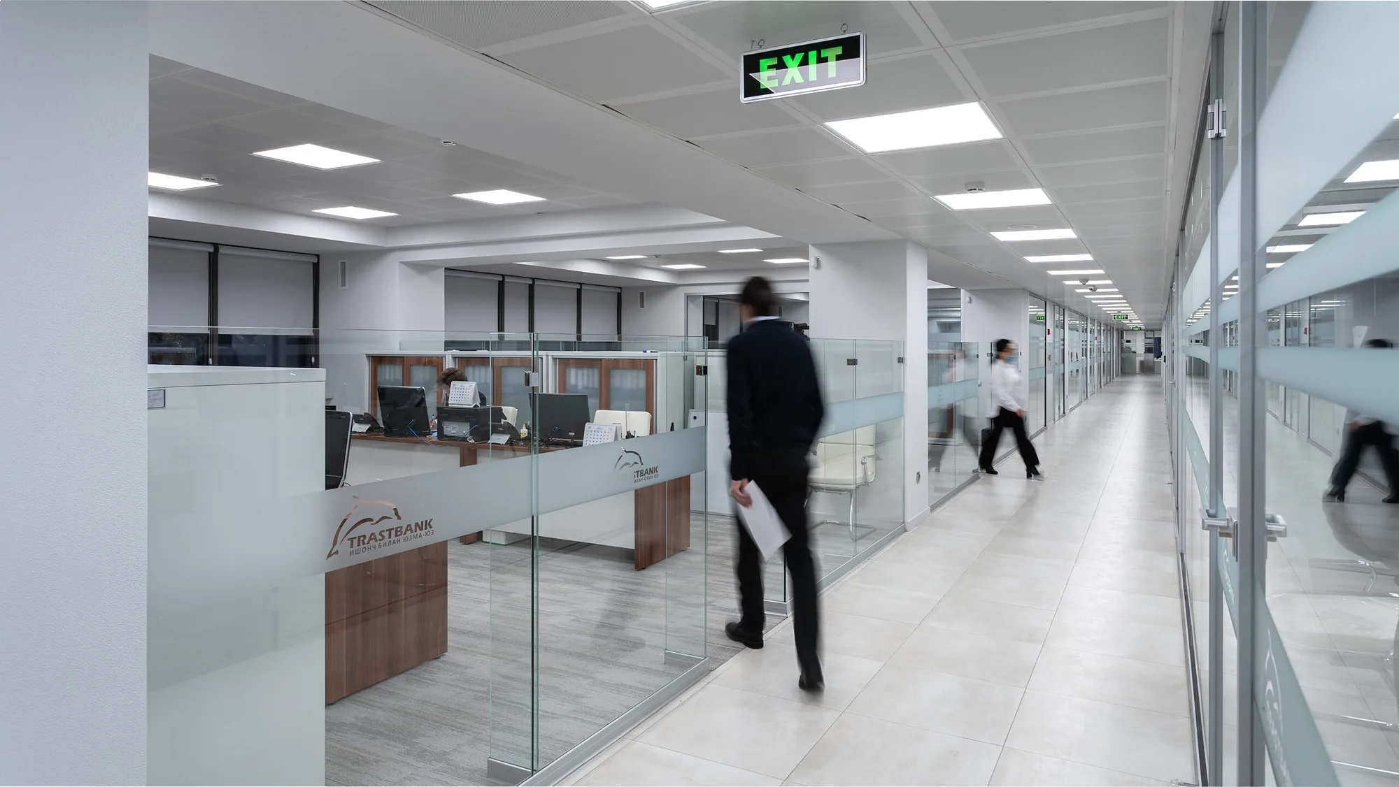 The Trast Bank banking floor in Tashkent: glazed office partitions along the corridor — SAD studio
